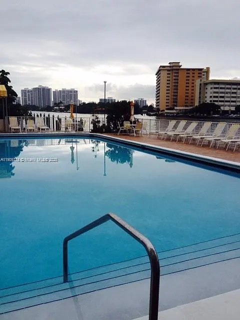 Plaza Towers North Condo — Photo 3