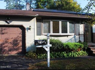 3 Caveson Ln, Colonie, NY 12205