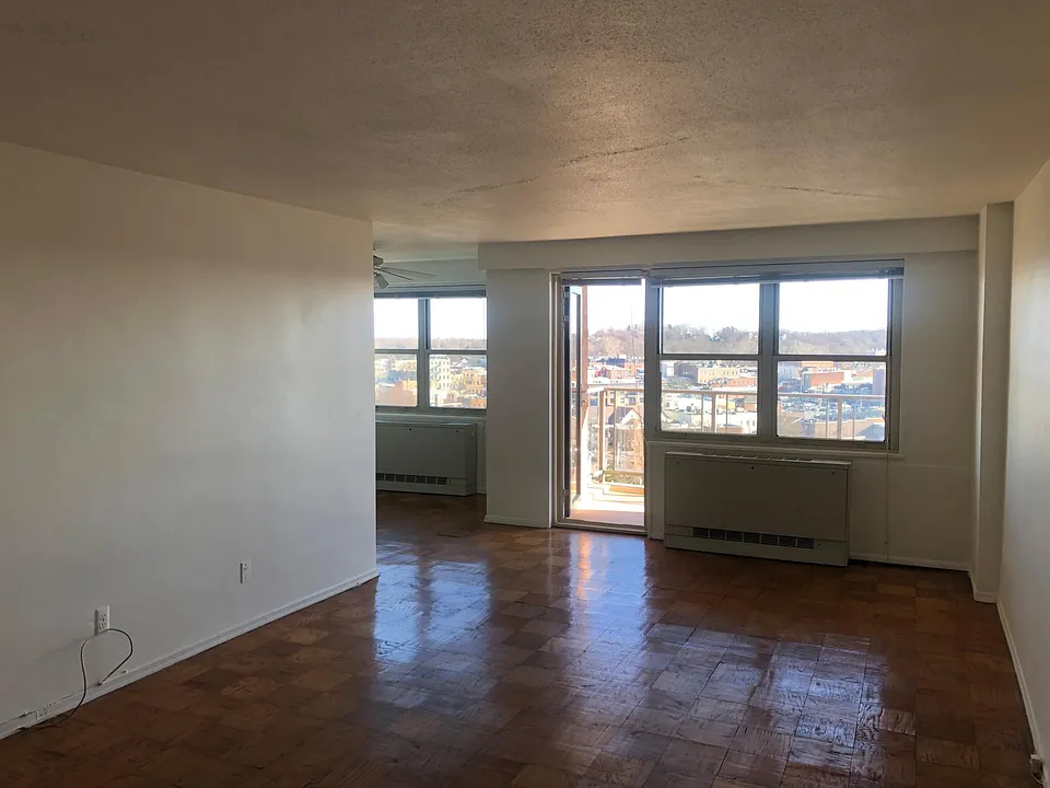 28 Riverside Ave #11E