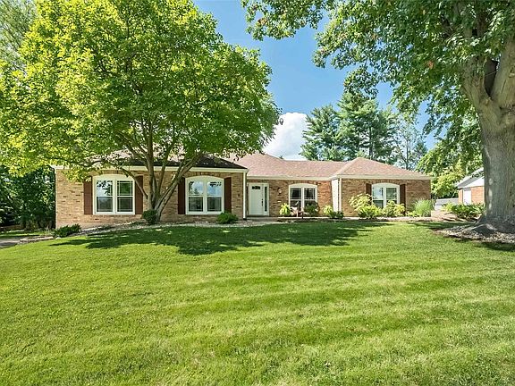 2nd image of 12 Glen Cove Dr