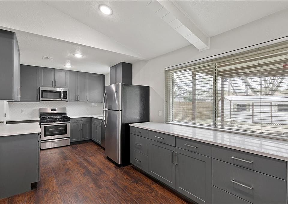 1st image of 2818 Cary Dr