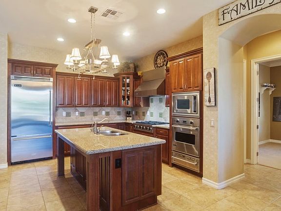 2nd image of 1370 E Yellowstone Pl