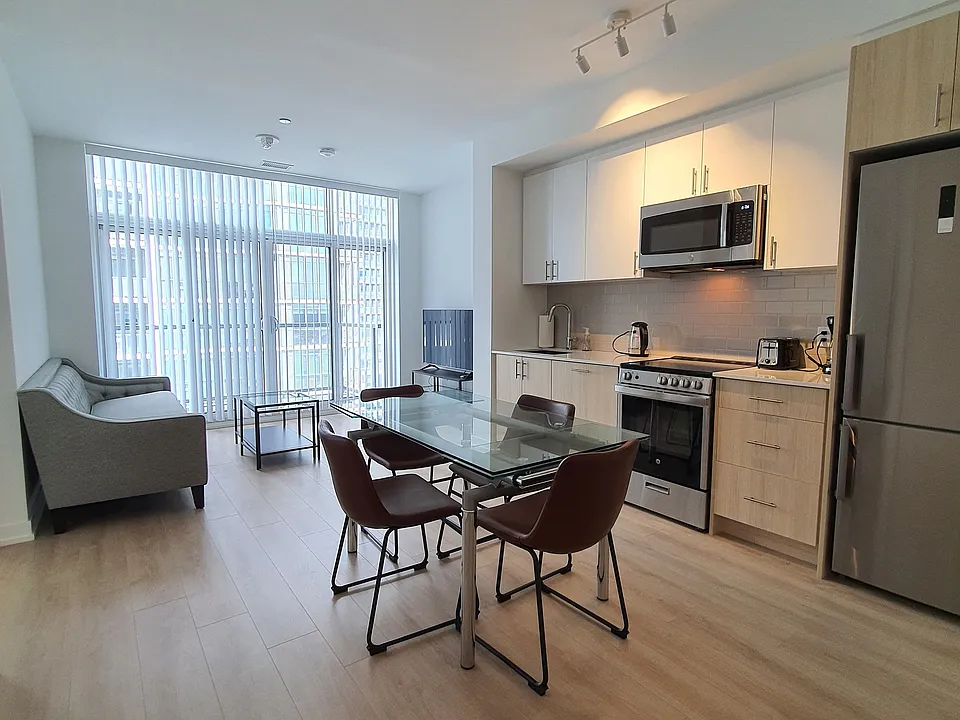 1195 The Queensway #807