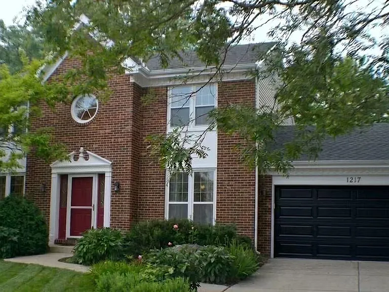 1217 Yorkshire Dr — Photo 1