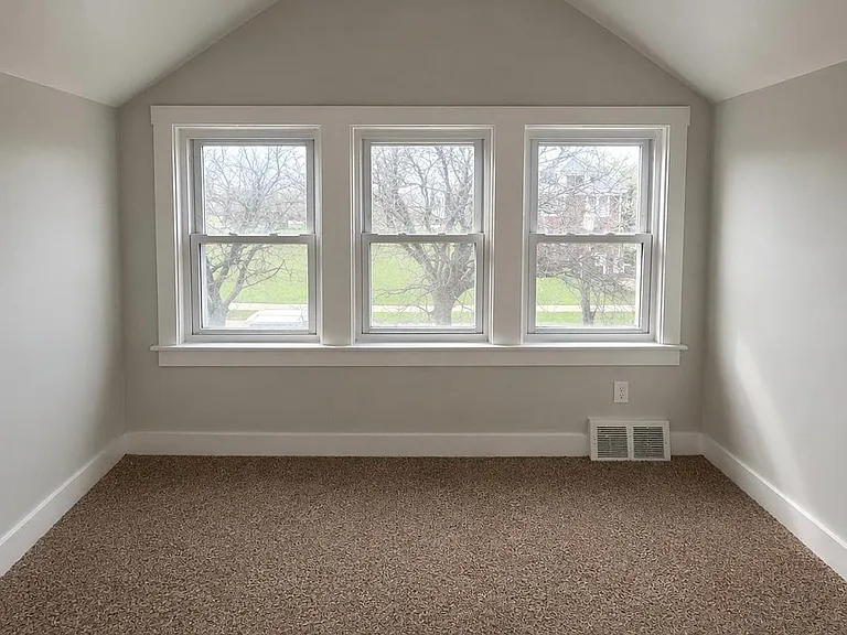 2315 Tuxedo St — Photo 3
