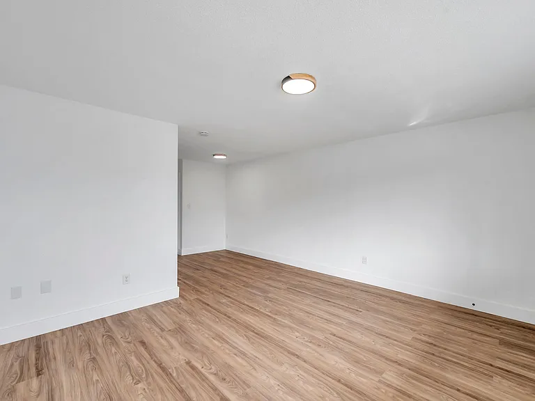 2366 Shelley St #13 — Photo 11