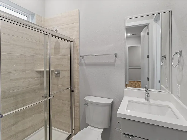608 Thornton Oaks Ln — Photo 12