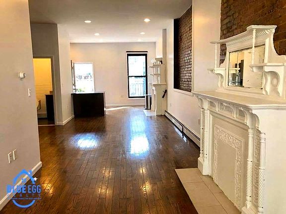 4th image of 298 Halsey St #3