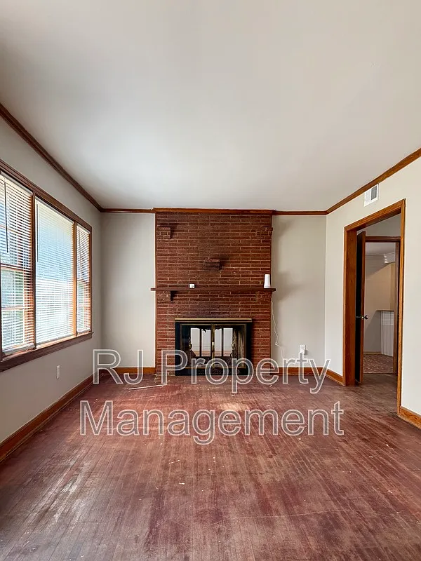 3 bed, 1.5 bath, 1602 sqft, $1,295 — Photo 3