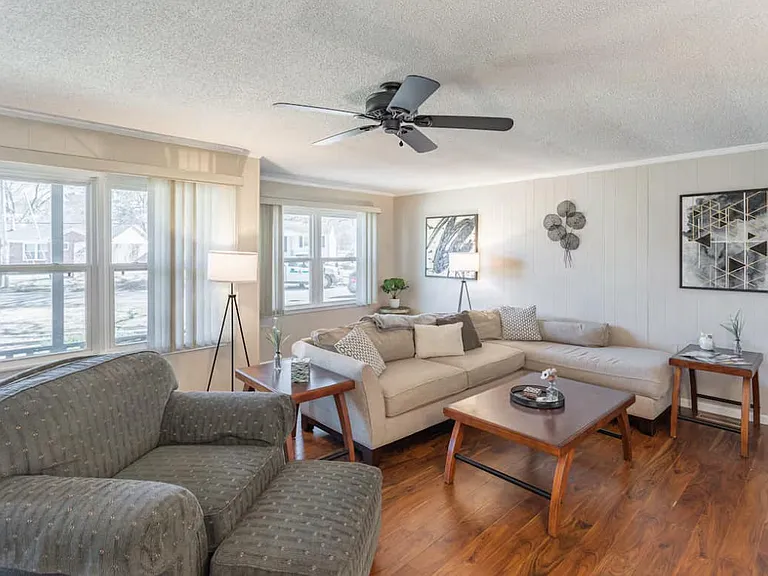 703 Peck Rd NE — Photo 5
