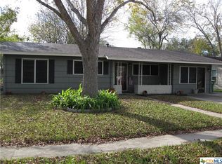 707 Fern Ln, Victoria, TX 77904