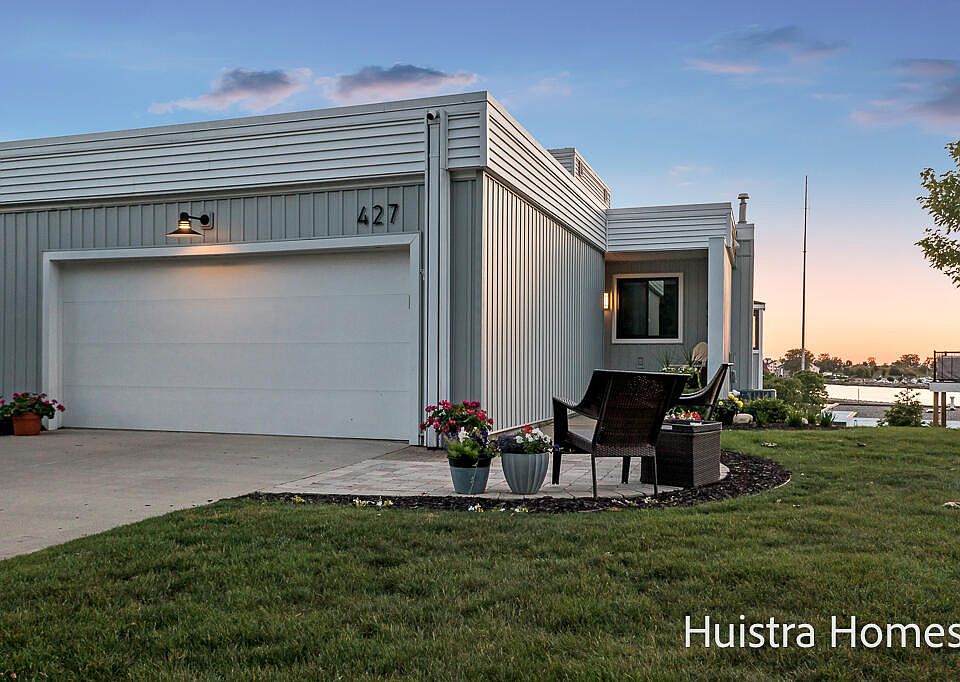 1st image of 427 Sand Dr