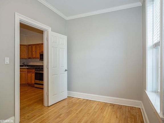 5th image of 2623 N Hamlin Ave #2