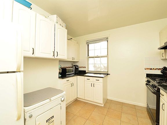 5th image of 7723 138th St APT F