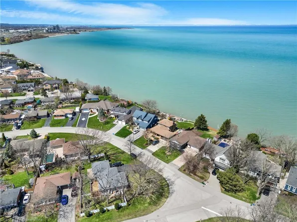 138 Lakeside Dr, Grimsby, ON L3M 2L5