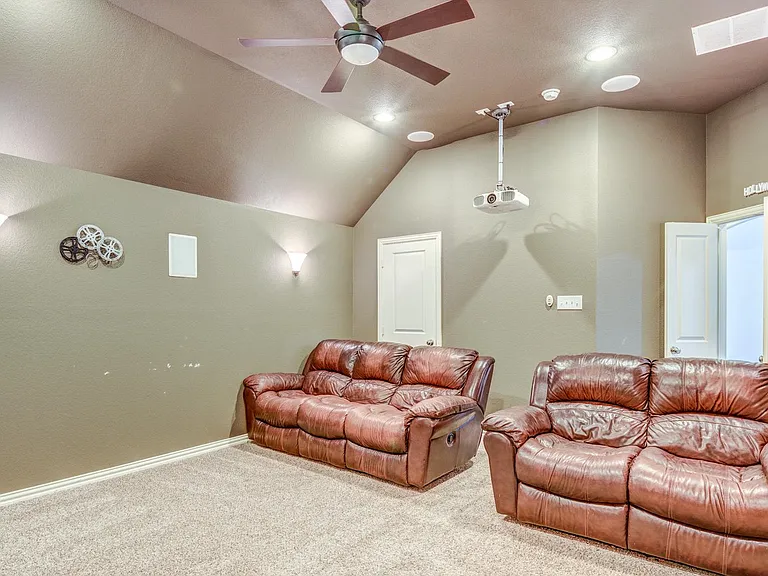 10841 Leesa Dr — Photo 16