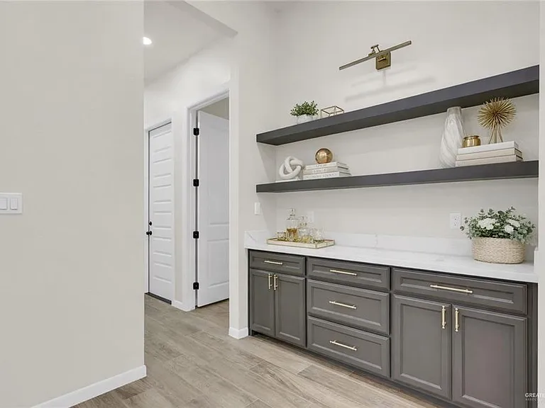 8015 N 48th Ln — Photo 10