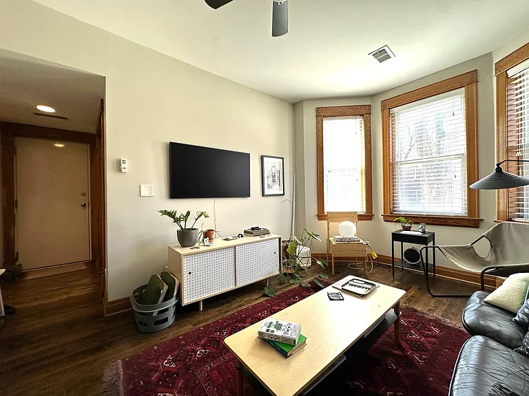 2649 N Sacramento Ave #1 — Photo 3