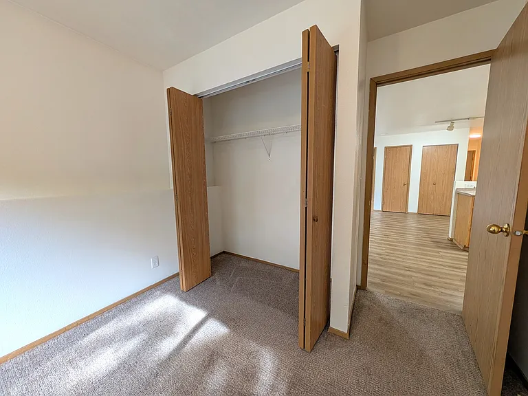Rowan Grove Apts — Photo 18