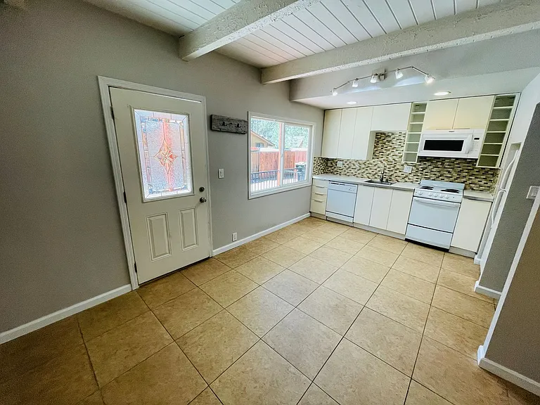 2583 Knox Ave #1 — Photo 4