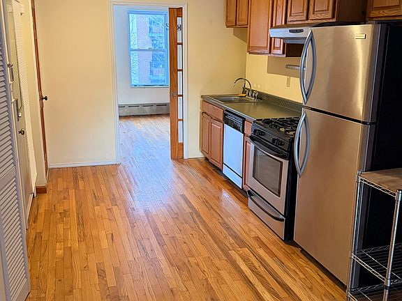 3rd image of 421 E 119th St Floor 3