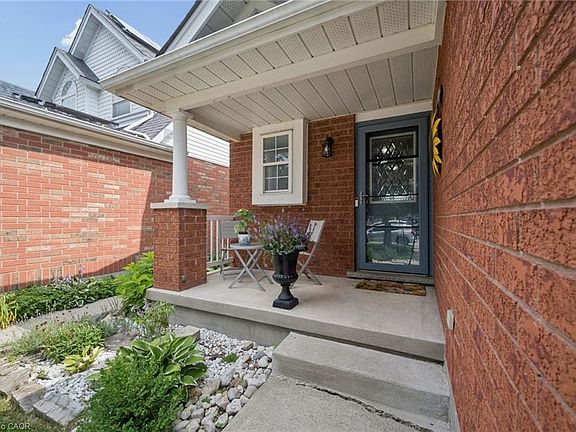 3rd image of 63 Starview Cres