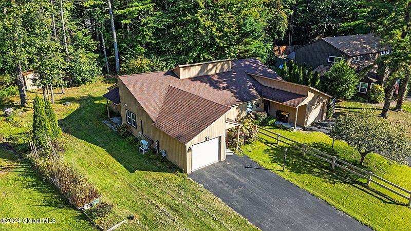 3rd image of 77 Snowberry Road