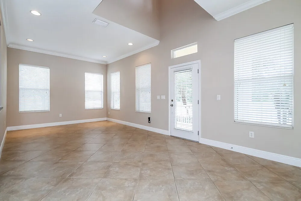 4 bed, 4.0 bath, 3014 sqft, $3,765 — Photo 4