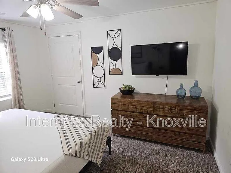1104 E Hendron Chapel Rd — Photo 25