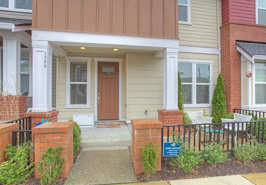3 bed, 2.5 bath, 1590 sqft, $3,500 — Photo 2