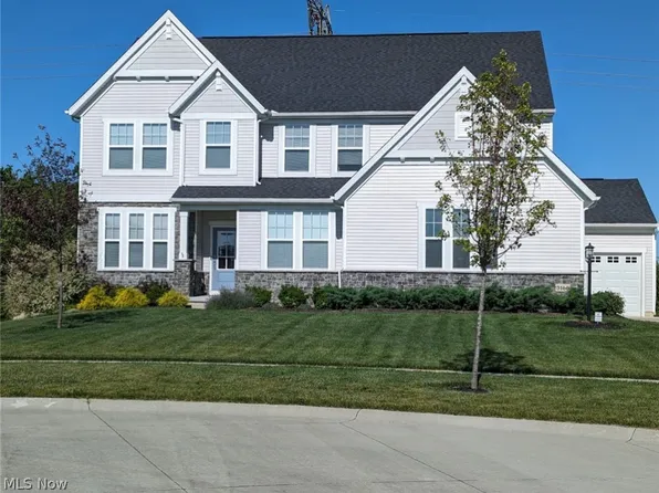 3166 Woodland Trl, Avon, OH 44011