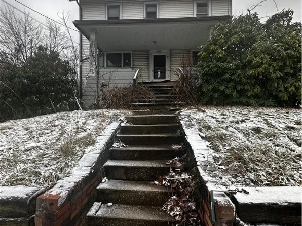 992 5th Ave, Akron, OH 44306