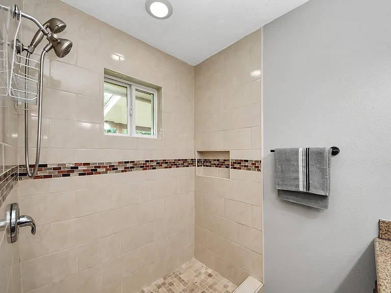 12623 Fern Forest Dr — Photo 22
