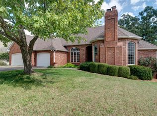 1674 S Raford Dr, Springfield, MO 65809