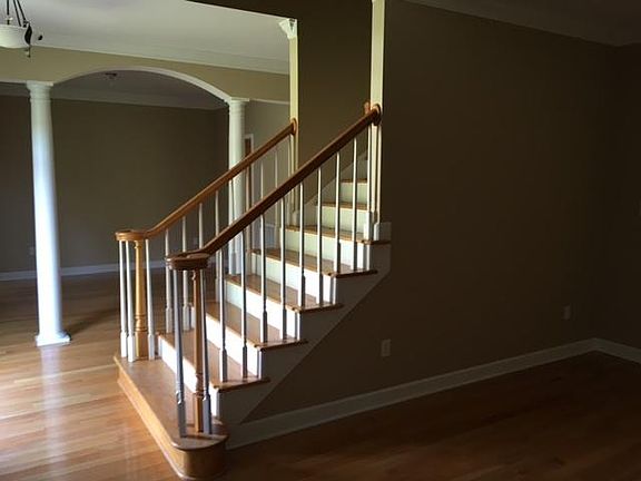 4th image of 300 Sandalwood Dr