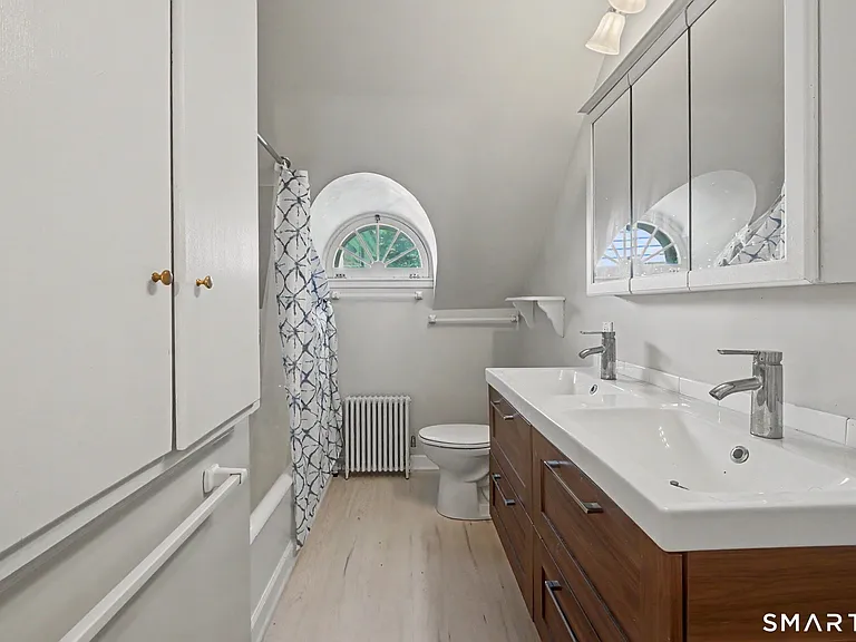 723 Riverbank Rd #GARAGE COTTAGE — Photo 11
