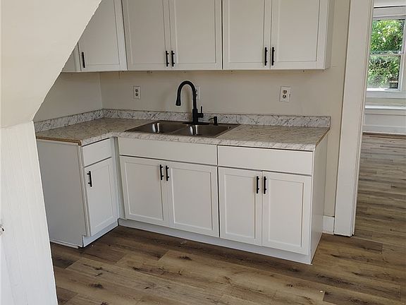5th image of 75 W 2nd St