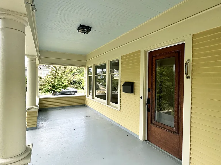 5602 46th Ave SW — Photo 2