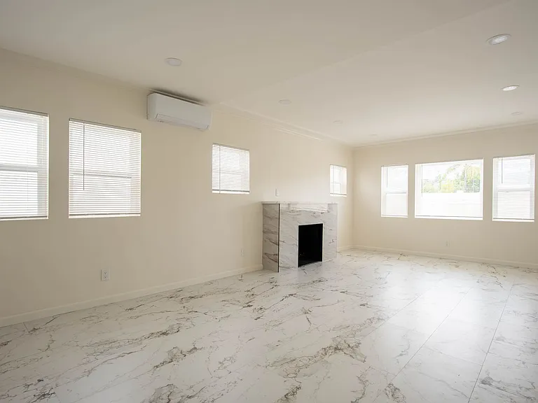 6352 Holabird St — Photo 8