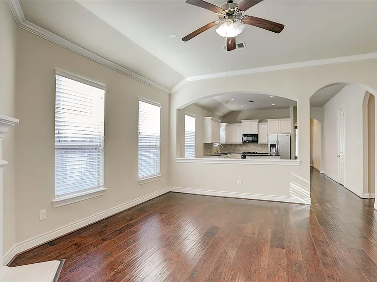 606 Sabinal St — Photo 11