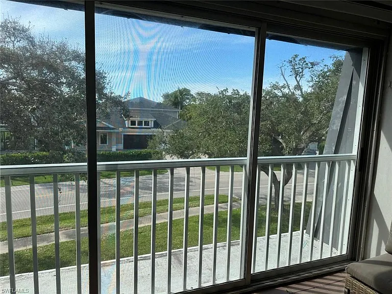 1900 Alamanda Dr #303 — Photo 9
