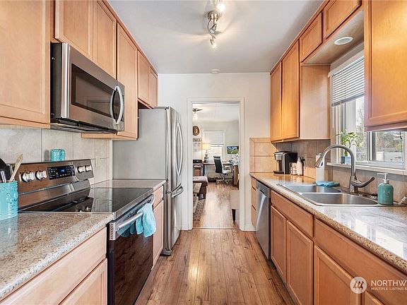 4th image of 4709 N Pearl Street