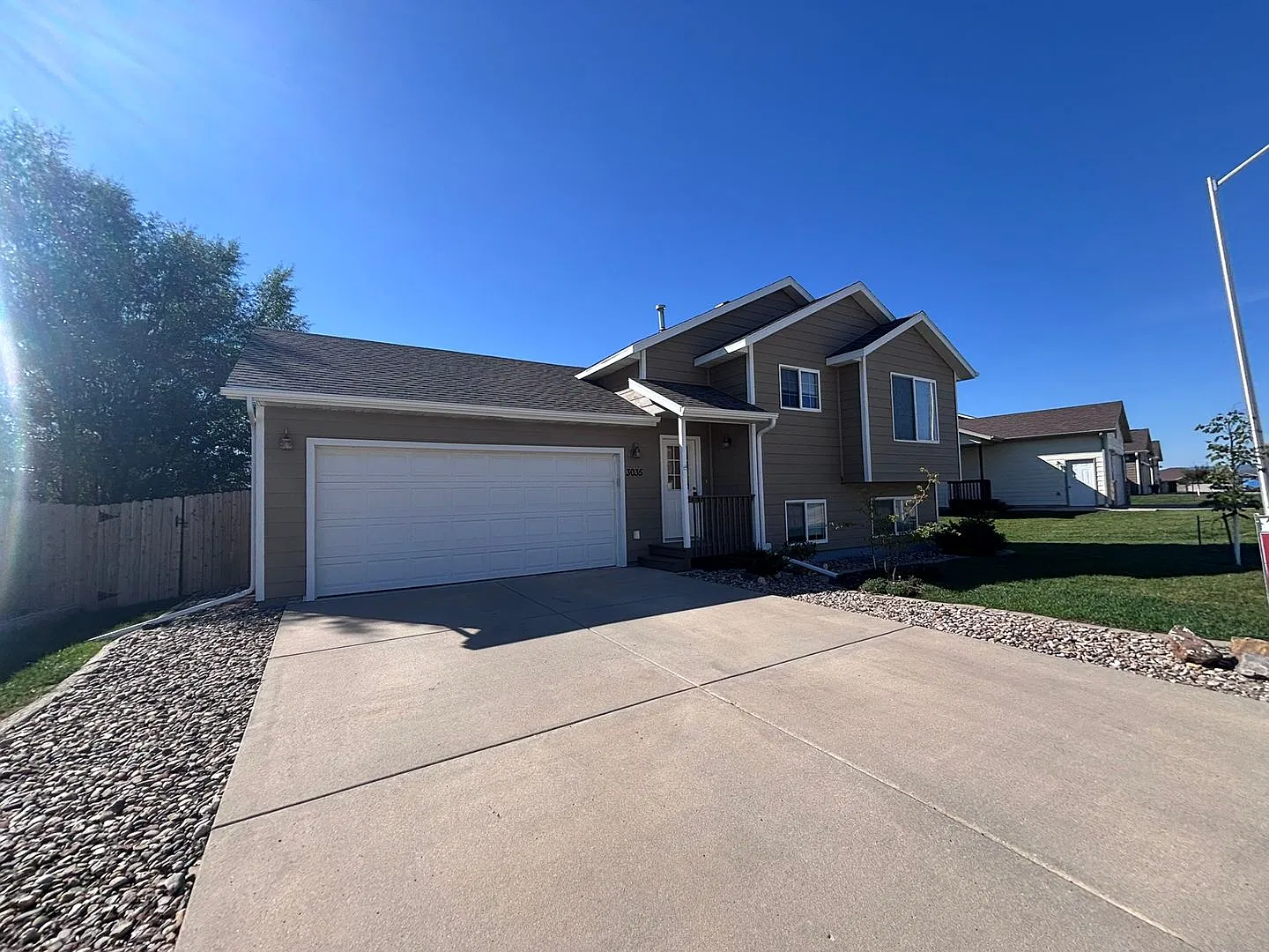 4 Bed | 2 Bath | Double Garage | Pet Negotiable | Rapid Valley — Photo 1