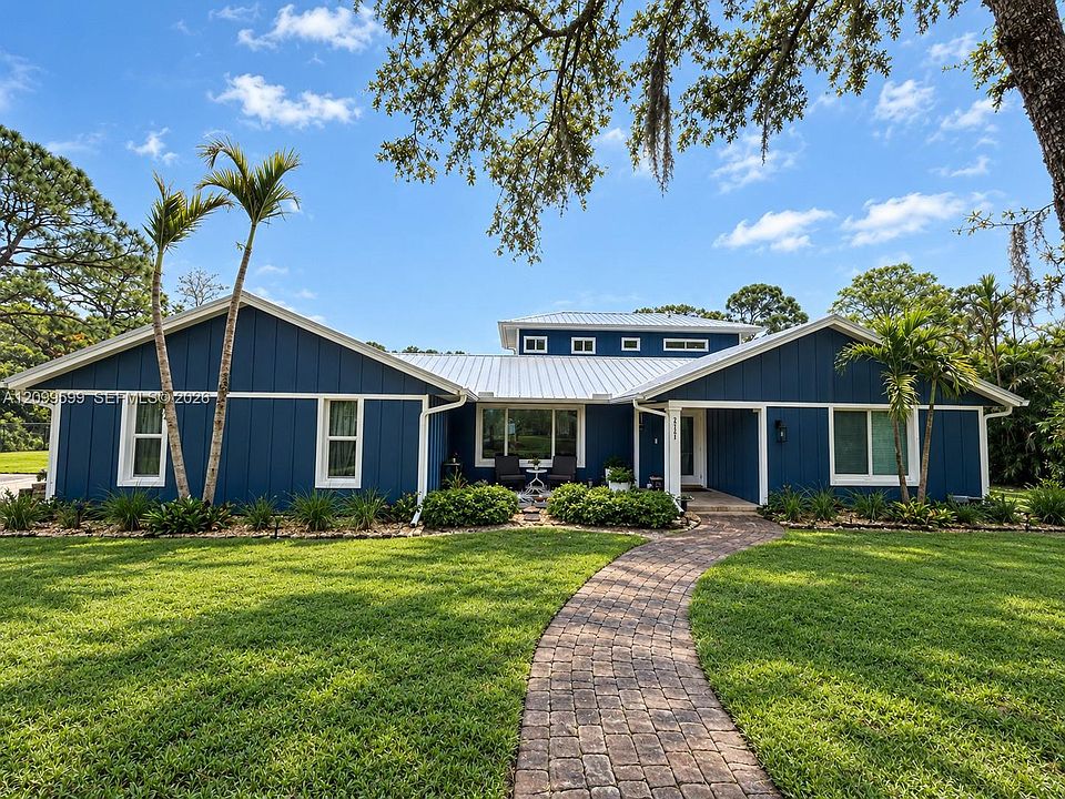 1st image of 2121 SW Racquet Club Dr