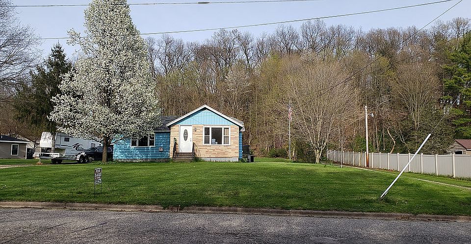 403 N Jackson St Lowell Mich