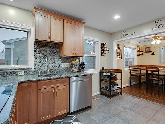 4th image of 28225 Delton St