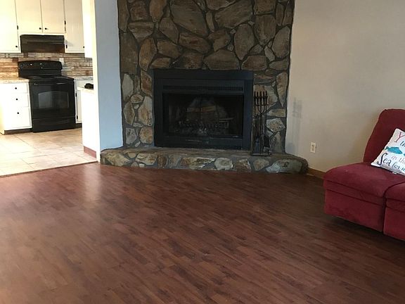 4th image of 402 Bob Wood Dr