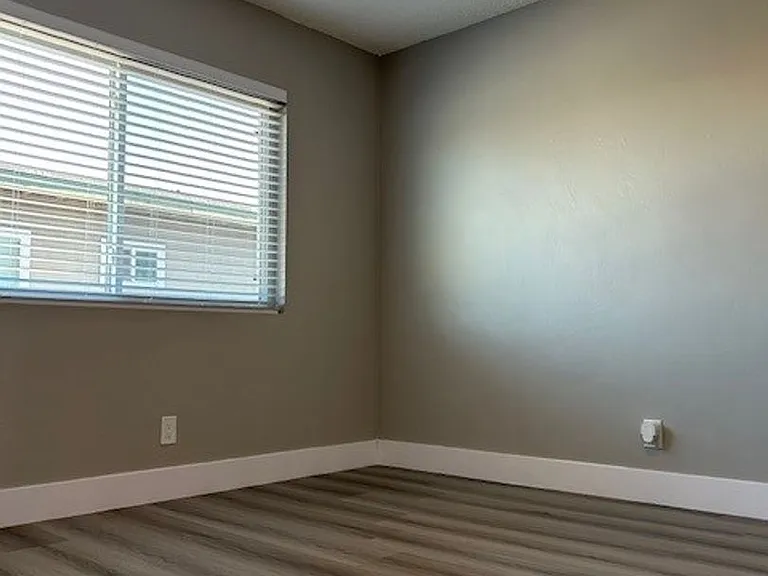 Vine Fullerton Apartments — Photo 25