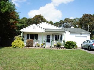 139 Chanel Dr E, Shirley, NY 11967