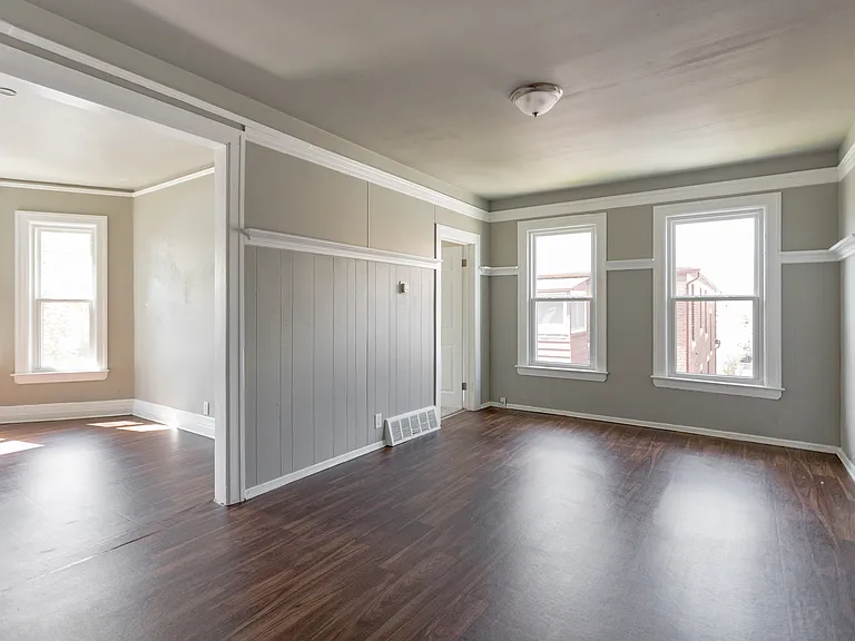 4634 Howard St — Photo 2